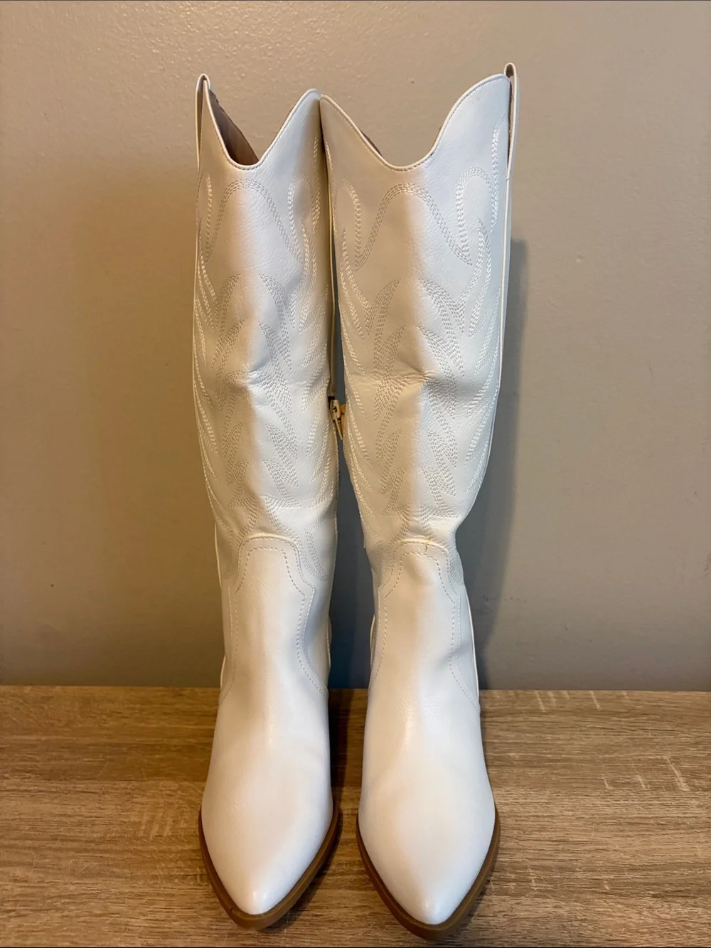 NWOT Women’s White Knee-High Western Boots